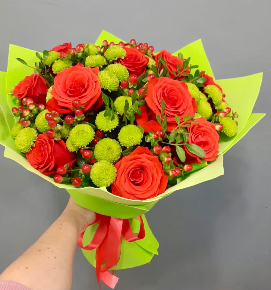 Букет цветов из: Хризантемы и Розы в Серноводском Ставропольского края