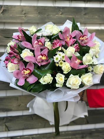 Букет цветов из: Розы и Хризантемы в Серноводском Ставропольского края