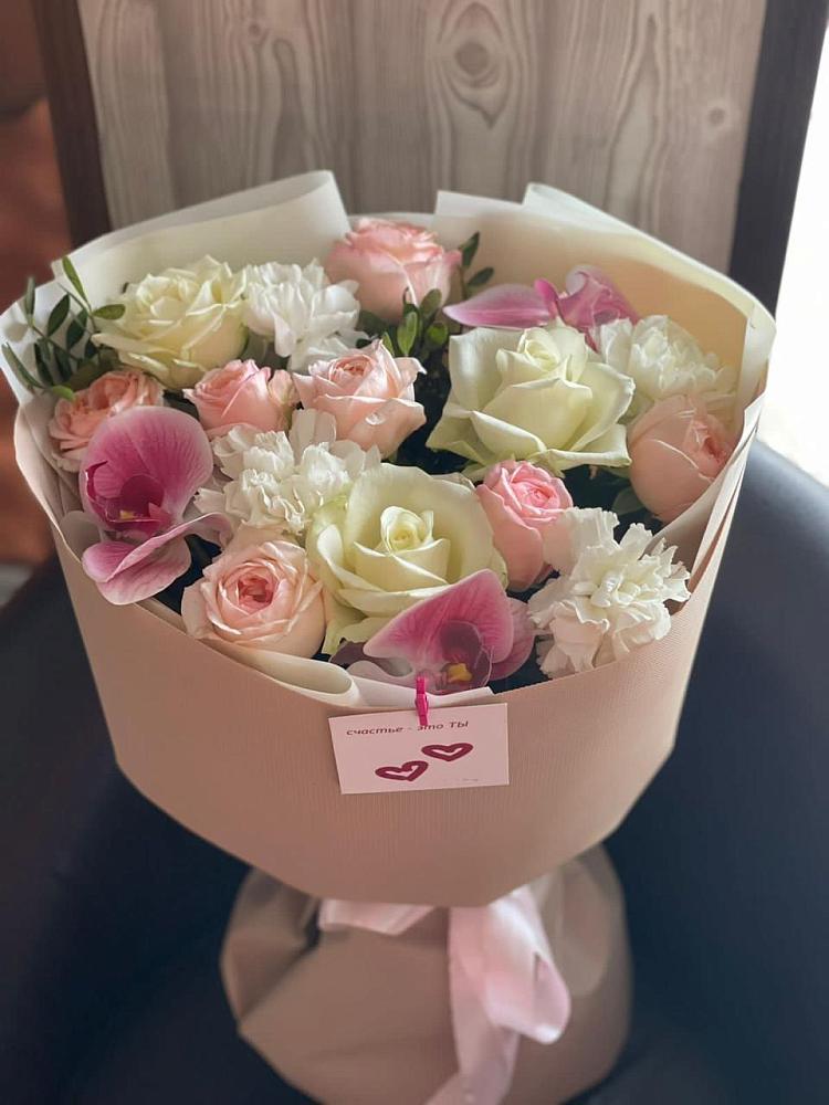 Букет цветов из: Орхидеи, Розы и Гвоздики в Серноводском Ставропольского края