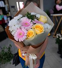 Букет цветов из:  Герберы, Розы и Хризантемы в Серноводском Ставропольского края