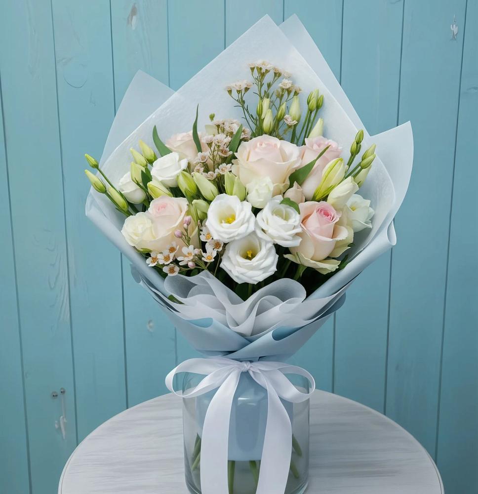 Букет цветов из: Розы и Лизиантусы в Серноводском Ставропольского края