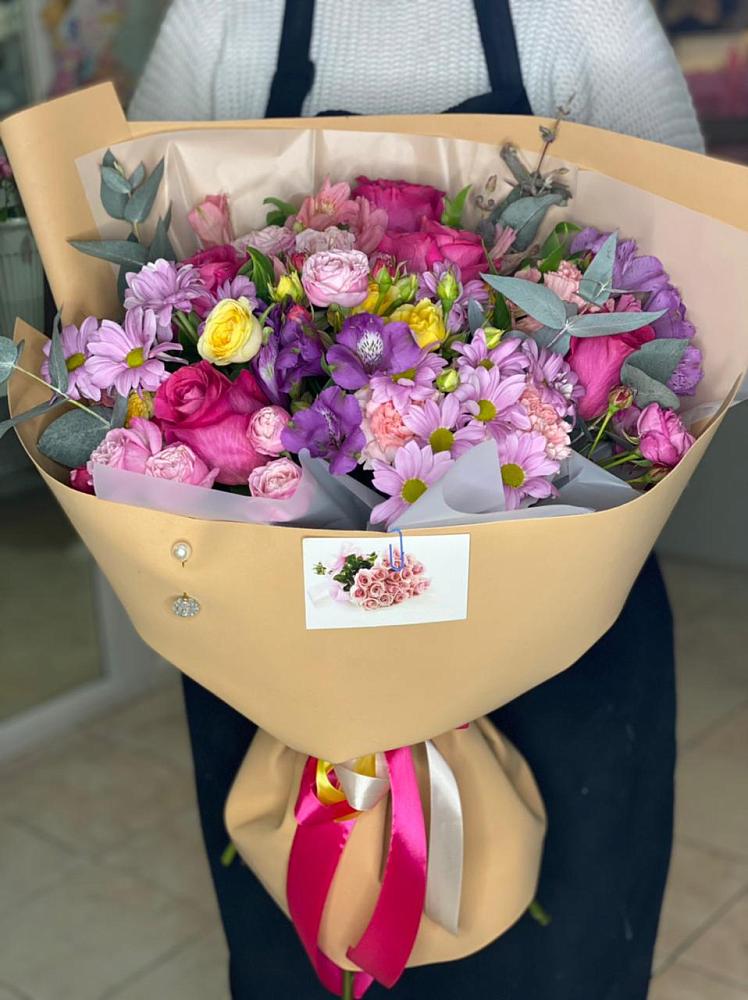 Букет цветов из: Хризантемы, Гвоздики и Альстромерии в Серноводском Ставропольского края