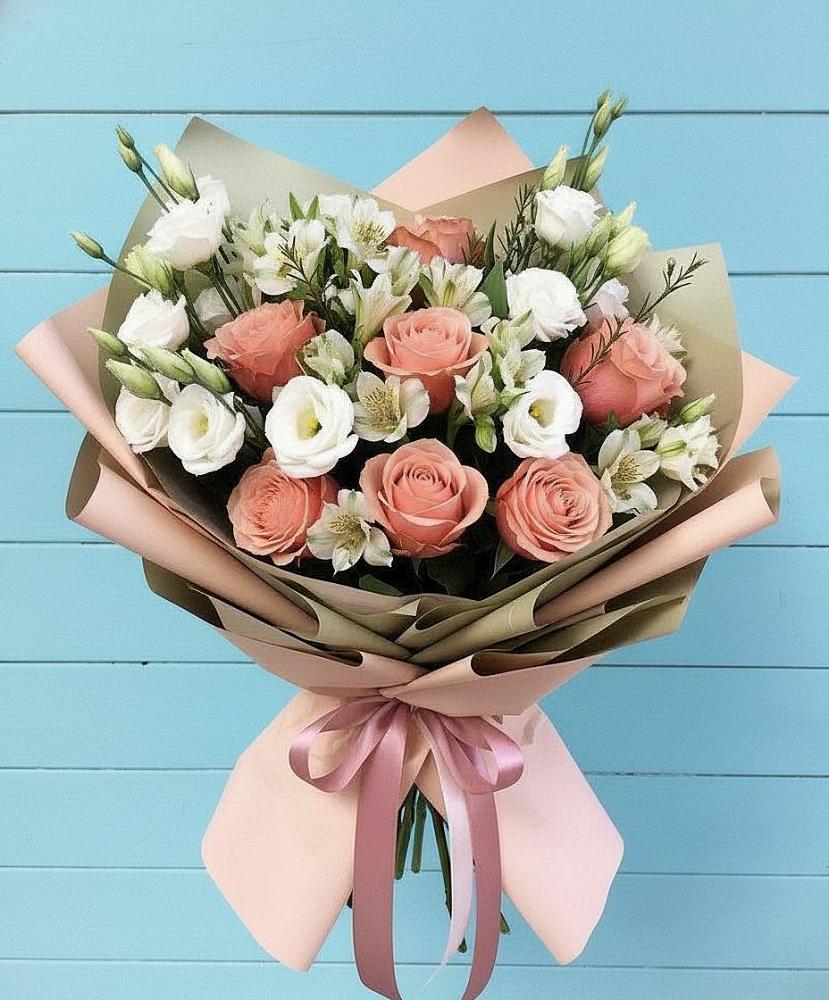 Букет цветов из: Розы, Альстромерии и Лизиантусы в Серноводском Ставропольского края