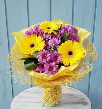Букет цветов из:  Хризантемы и Герберы в Серноводском Ставропольского края