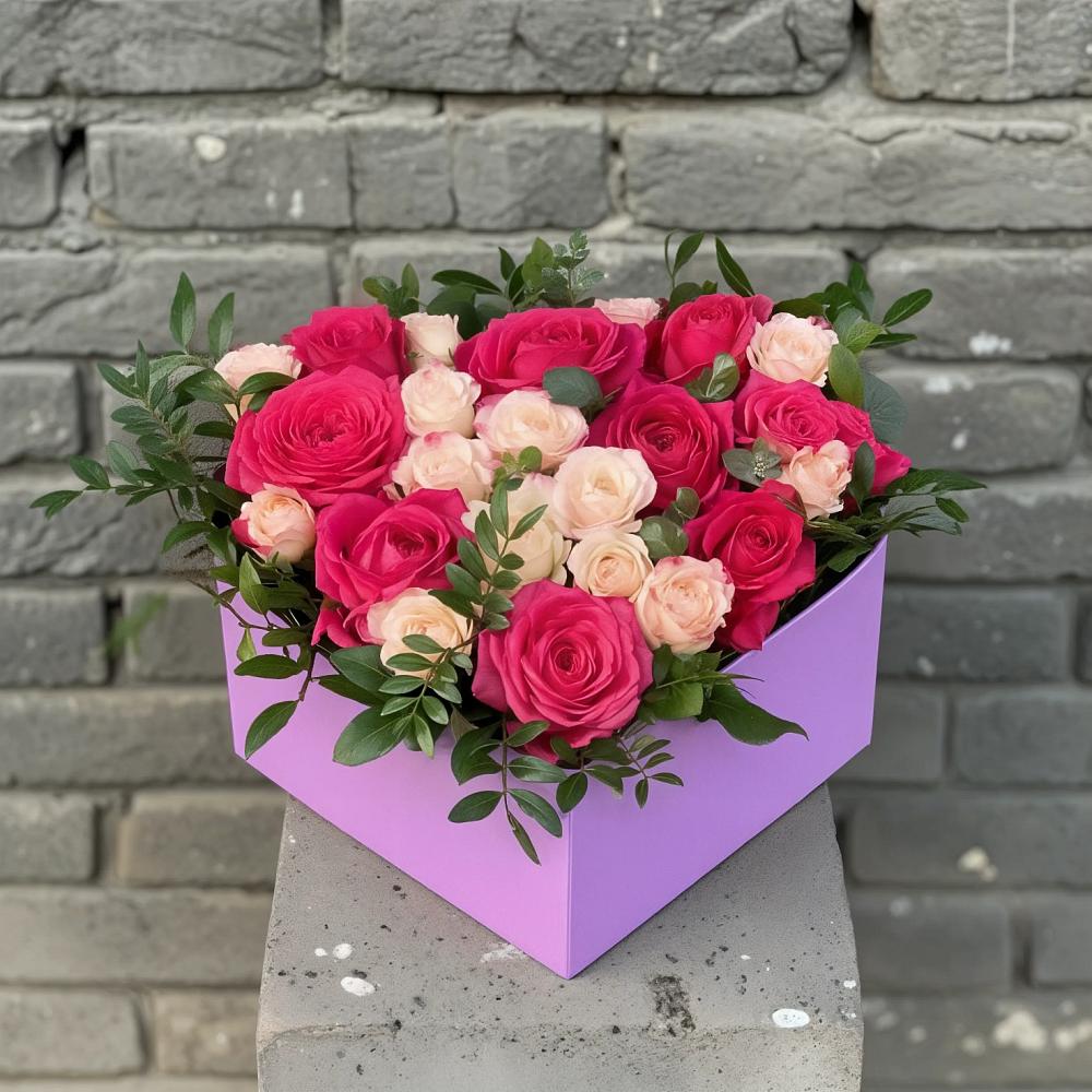 Цветочная композиция из Розы в коробке в Серноводском Ставропольского края