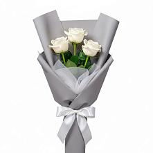 Букет 3 белые розы в Серноводском Ставропольского края