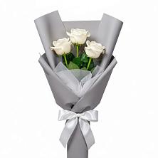 Букет 3 белые розы в Серноводском Ставропольского края