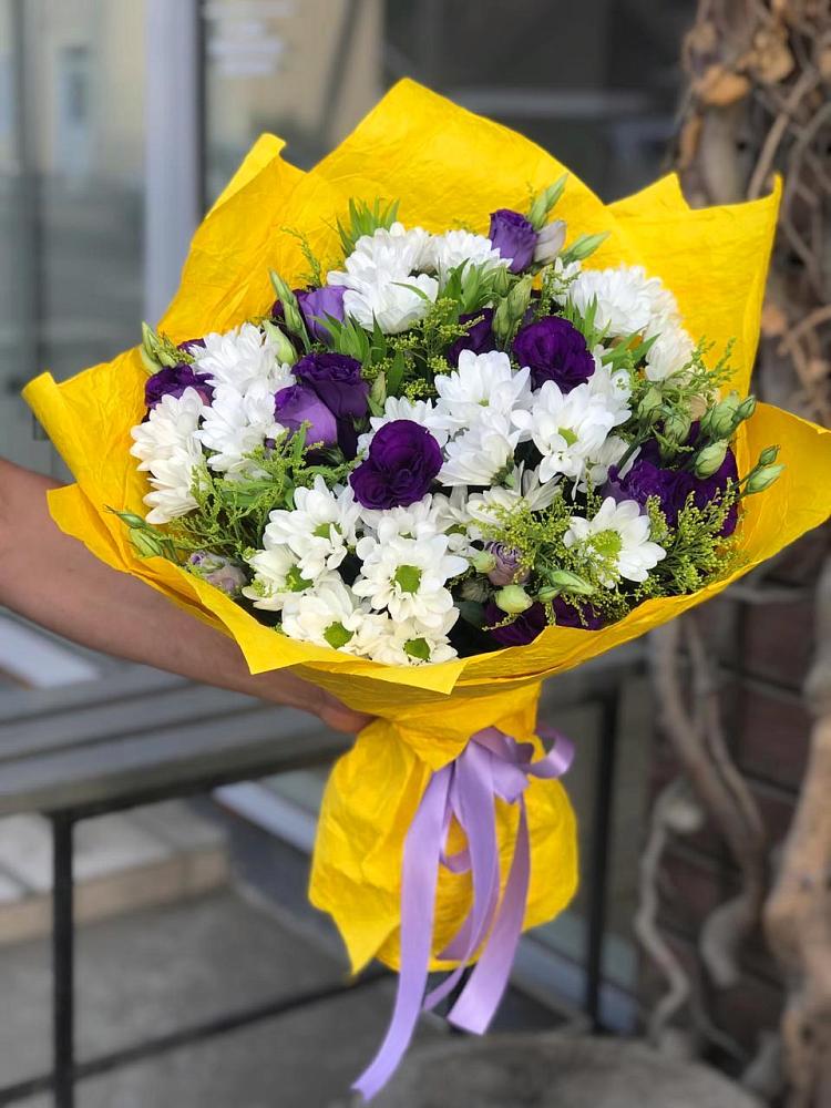Букет цветов из: Ирисы, Хризантемы и Ромашки в Серноводском Ставропольского края