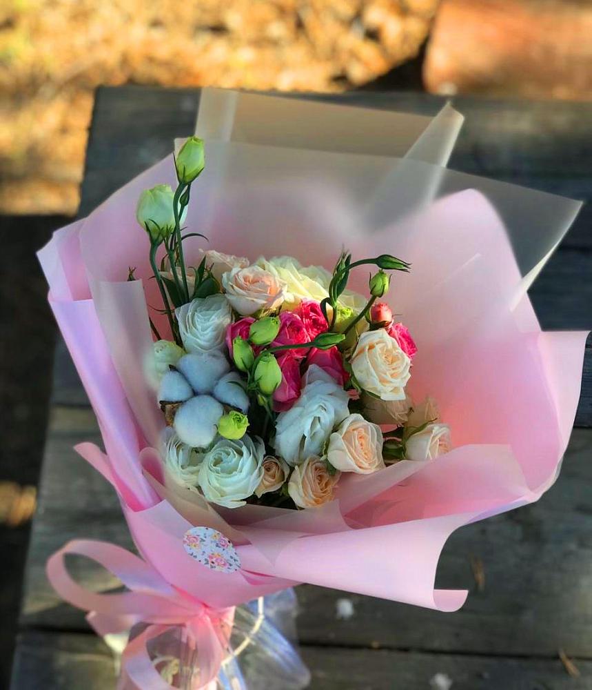 Букет цветов из: Розы и Лизиантусы в Серноводском Ставропольского края