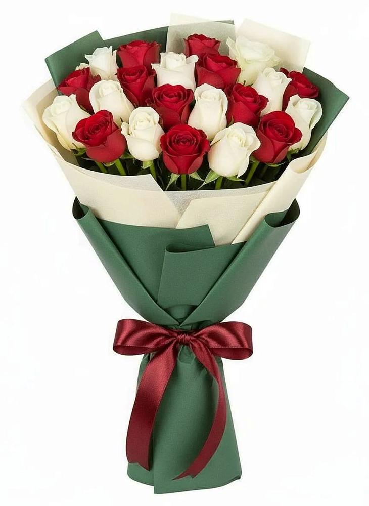 Букет Микс из красных и белых роз в Серноводском Ставропольского края
