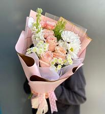Букет цветов из:  Хризантемы и Розы в Серноводском Ставропольского края