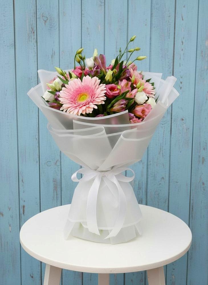 Букет цветов из: Герберы, Альстромерии и Лизиантусы в Серноводском Ставропольского края