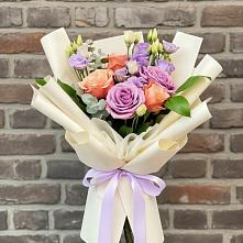 Букет цветов из:  Лизиантусы и Розы в Серноводском Ставропольского края