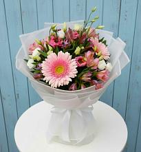 Букет цветов из:  Герберы, Альстромерии и Лизиантусы в Серноводском Ставропольского края