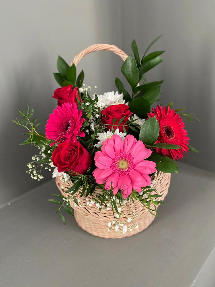 Цветочная композиция из Розы, Хризантемы и Герберы в корзине в Серноводском Ставропольского края