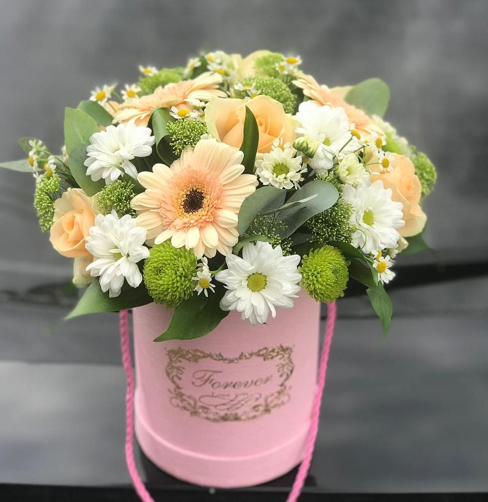 Цветочная композиция из Розы, Герберы и Хризантемы в шляпной коробке в Серноводском Ставропольского края