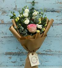 Букет цветов из:  Розы и Лизиантусы в Серноводском Ставропольского края