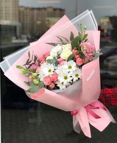 Букет цветов из: Розы, Лизиантусы и Хризантемы в Серноводском Ставропольского края