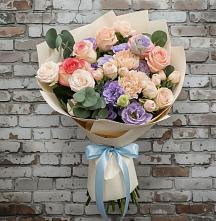 Букет цветов из:  Розы, Лизиантусы и Гвоздики #REPLACE_PRED# Серноводском Ставропольского края