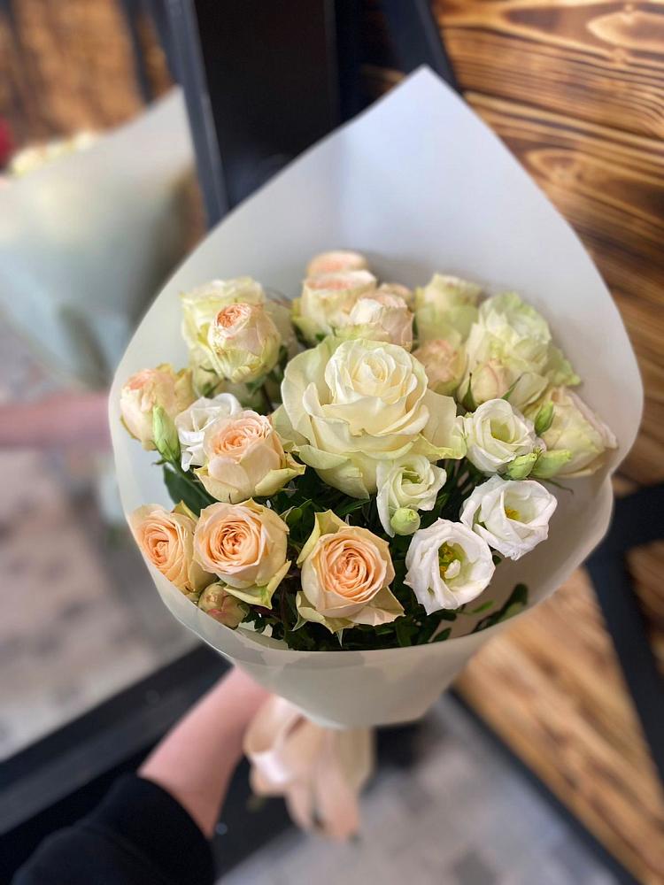 Букет цветов из: Розы и Лизиантусы в Серноводском Ставропольского края