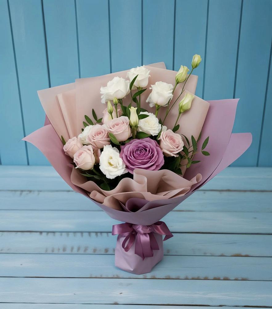 Букет цветов из: Розы и Лизиантусы в Серноводском Ставропольского края